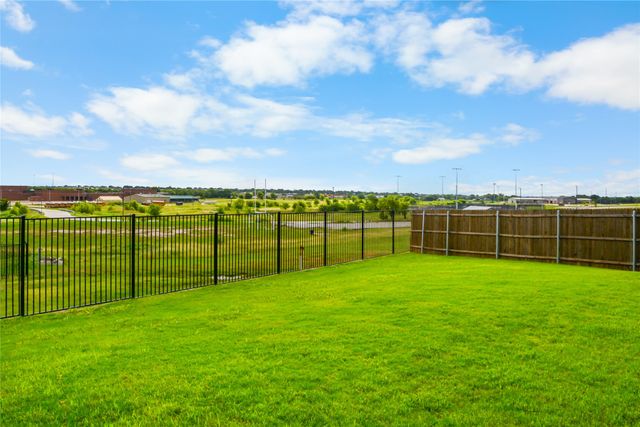 808 Jaguar Ridge, Godley, TX 76044