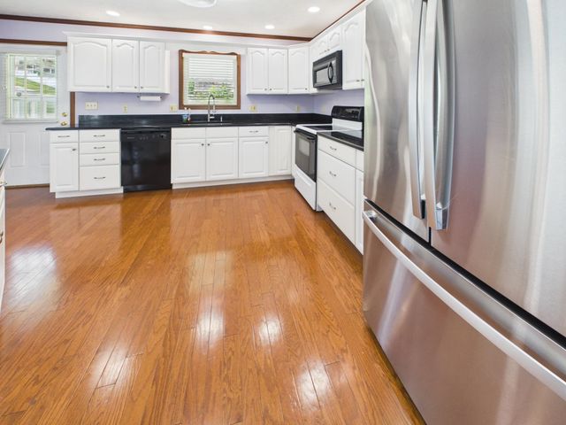 5233A Beechcrest Drive, Cross Lanes, WV 25313