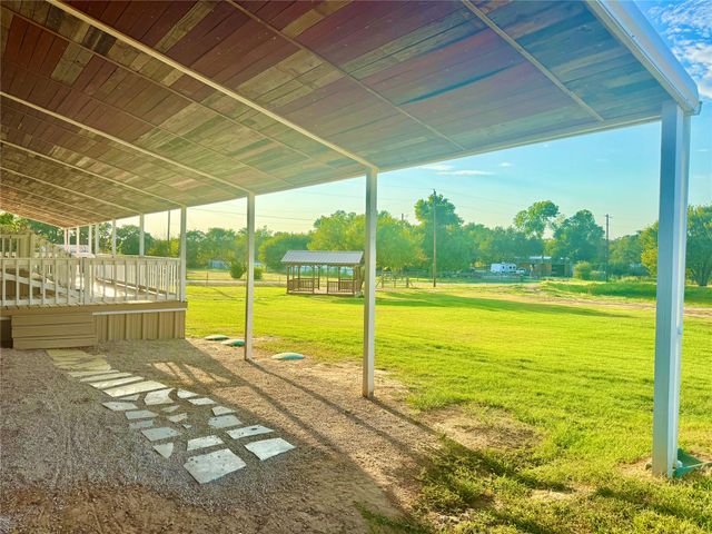 934 Tiffany Street, Reno, TX 76020