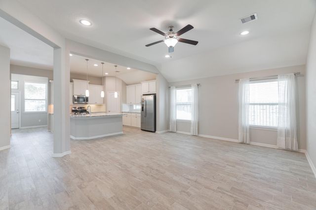 87 Bloomhill Place, The Woodlands, TX 77354