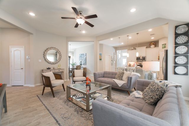 87 Bloomhill Place, The Woodlands, TX 77354