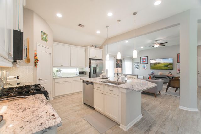 87 Bloomhill Place, The Woodlands, TX 77354