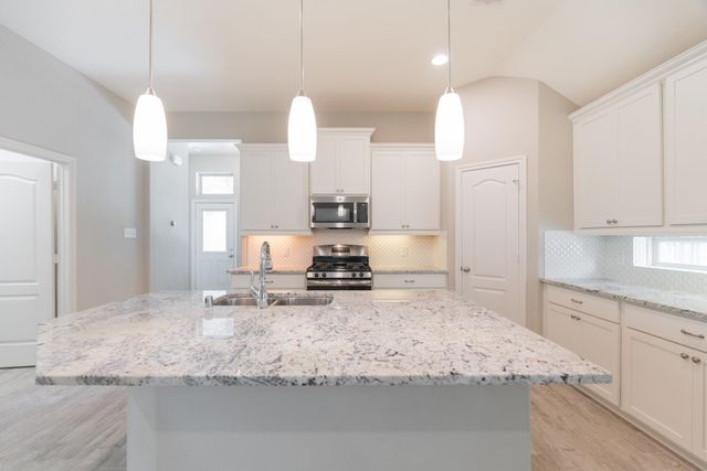 87 Bloomhill Place, The Woodlands, TX 77354