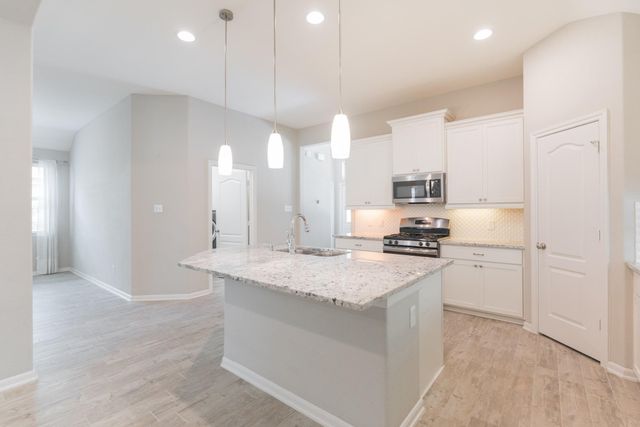 87 Bloomhill Place, The Woodlands, TX 77354