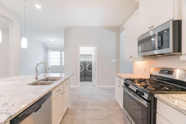87 Bloomhill Place, The Woodlands, TX 77354
