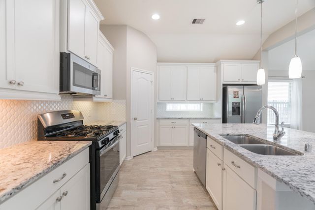 87 Bloomhill Place, The Woodlands, TX 77354