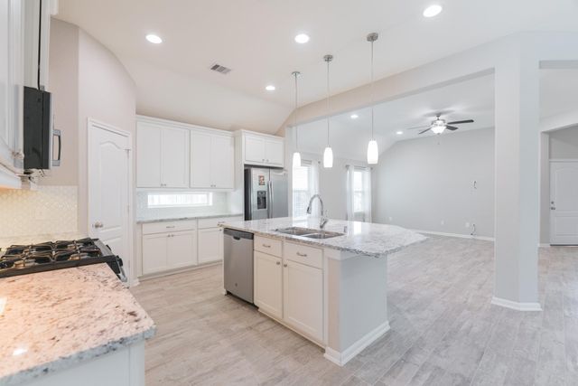87 Bloomhill Place, The Woodlands, TX 77354