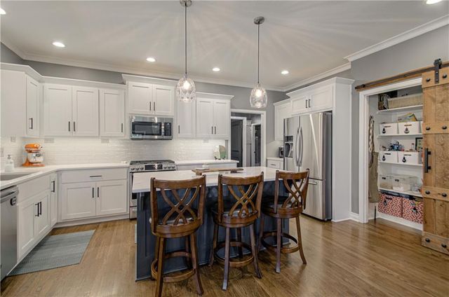 11475 S Waterford Drive, Olathe, KS 66061