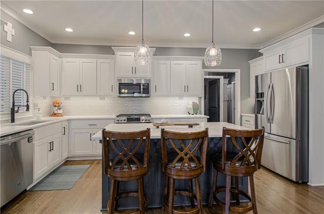 11475 S Waterford Drive, Olathe, KS 66061