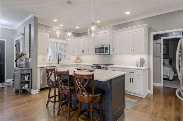 11475 S Waterford Drive, Olathe, KS 66061