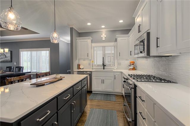 11475 S Waterford Drive, Olathe, KS 66061