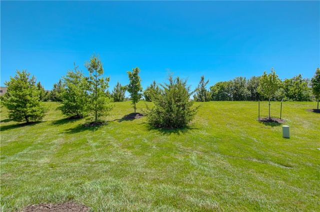 11475 S Waterford Drive, Olathe, KS 66061