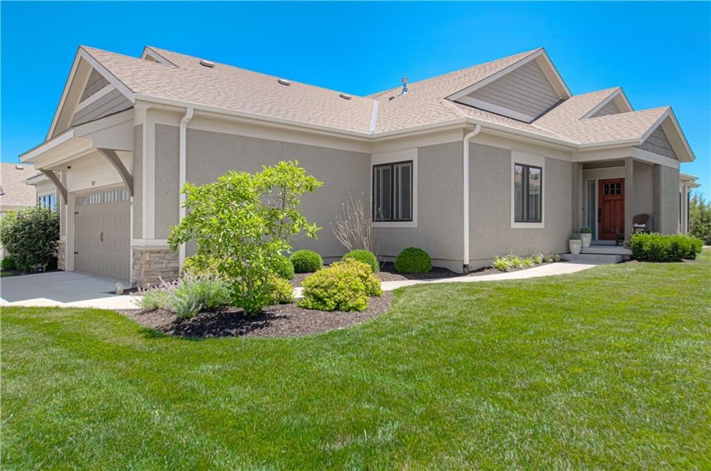 11475 S Waterford Drive, Olathe, KS 66061
