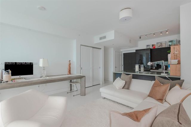 1080 Brickell Ave 3405, Miami, FL 33131