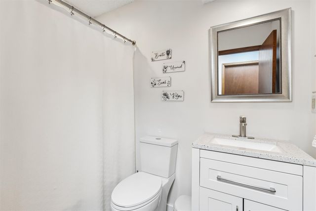 4709 Woodland Avenue 7, West Des Moines, IA 50266
