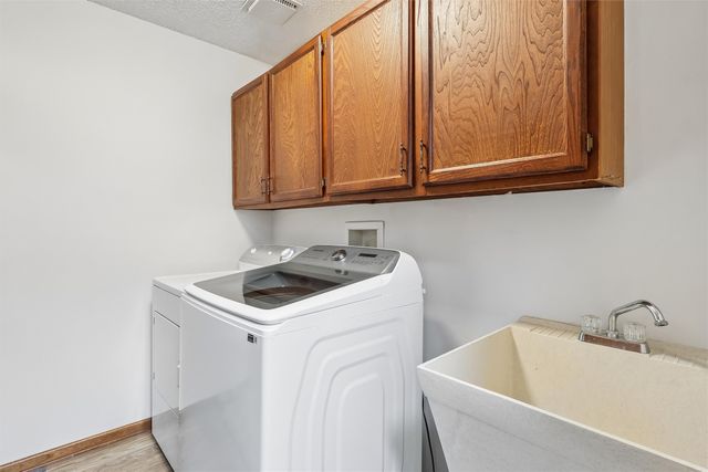 4709 Woodland Avenue 7, West Des Moines, IA 50266