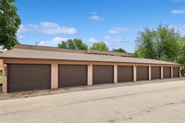 4709 Woodland Avenue 7, West Des Moines, IA 50266