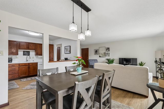 4709 Woodland Avenue 7, West Des Moines, IA 50266