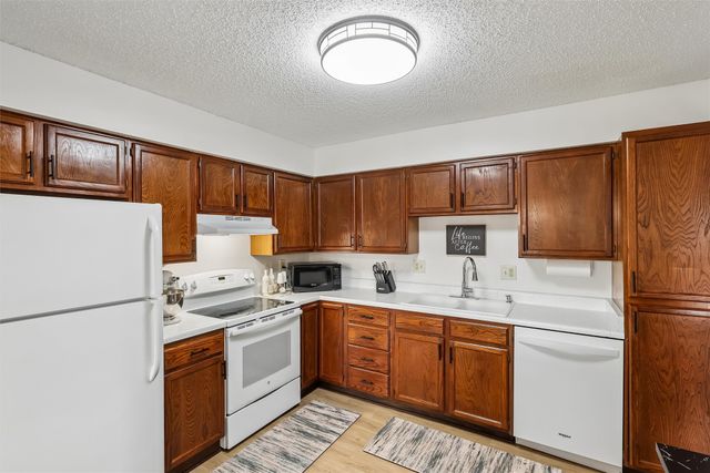 4709 Woodland Avenue 7, West Des Moines, IA 50266