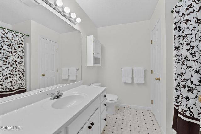 7333 Apache Trail, Holland, OH 43528
