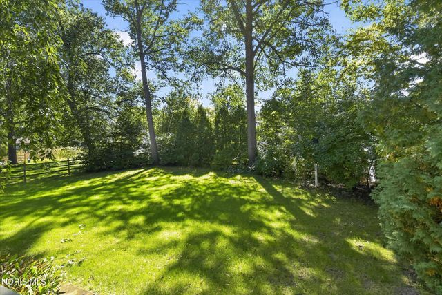 7333 Apache Trail, Holland, OH 43528