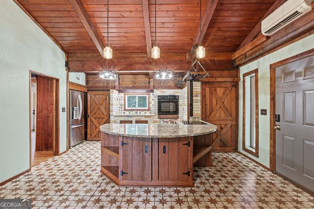 932 Camp Mikell Road, Toccoa, GA 30577