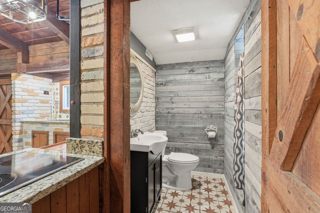 932 Camp Mikell Road, Toccoa, GA 30577