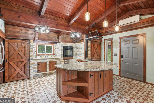 932 Camp Mikell Road, Toccoa, GA 30577
