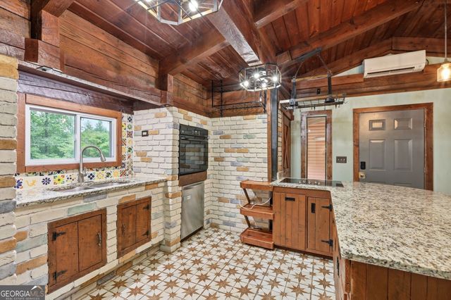 932 Camp Mikell Road, Toccoa, GA 30577