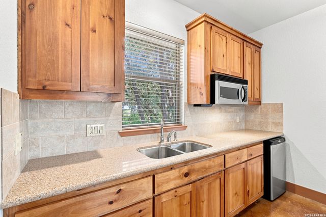 2 Trophy, New Braunfels, TX 78132