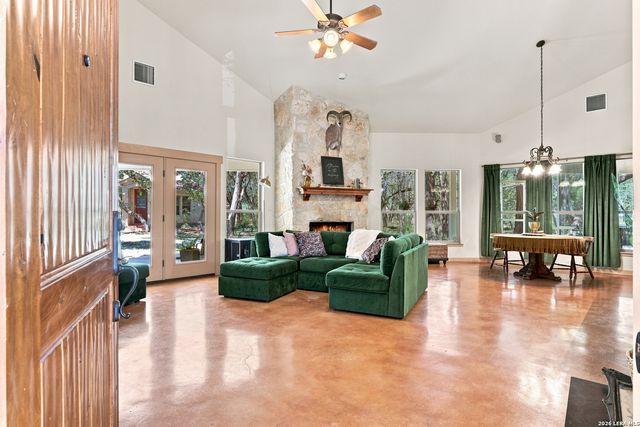2 Trophy, New Braunfels, TX 78132