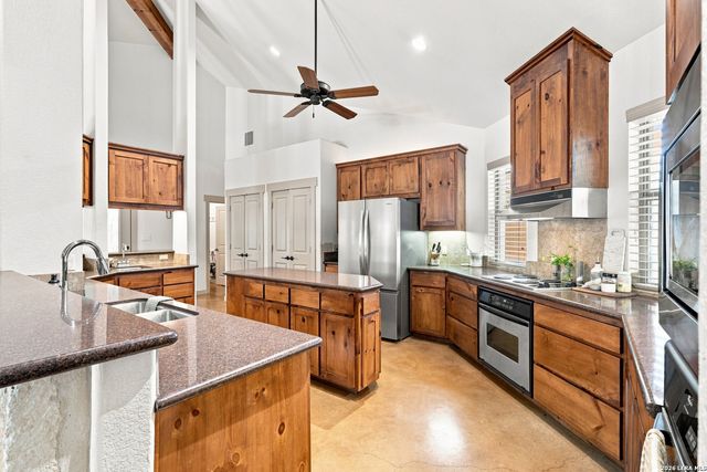 2 Trophy, New Braunfels, TX 78132