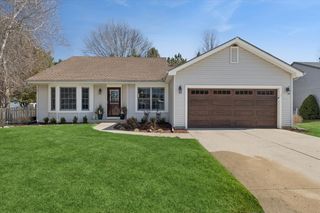 204 S Carriage Trail, Mchenry, IL 60050