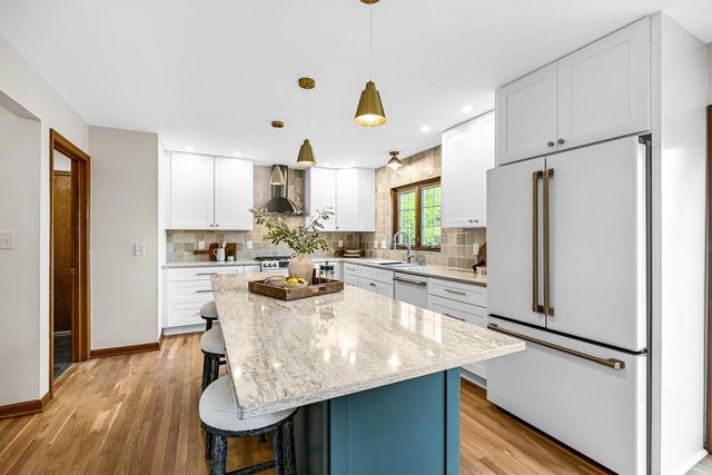 11415 N Lake Shore DRIVE, Mequon, WI 53092