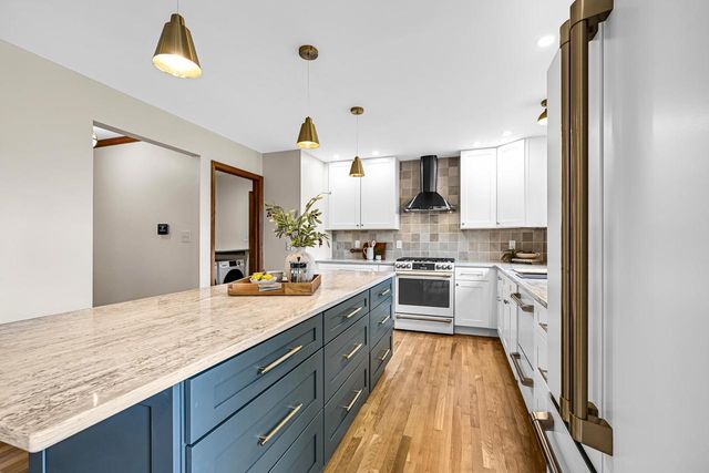11415 N Lake Shore DRIVE, Mequon, WI 53092