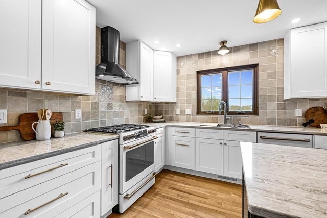 11415 N Lake Shore DRIVE, Mequon, WI 53092