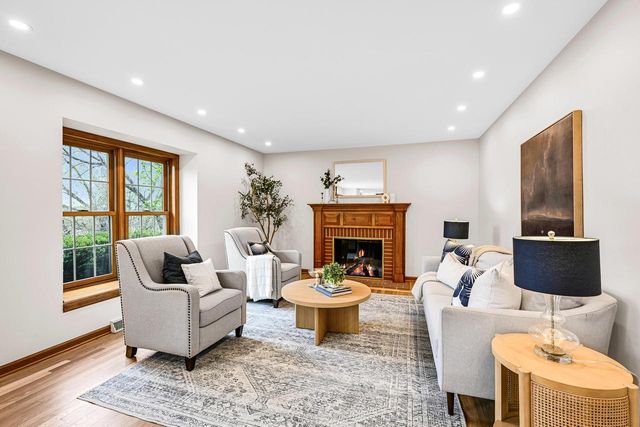 11415 N Lake Shore DRIVE, Mequon, WI 53092