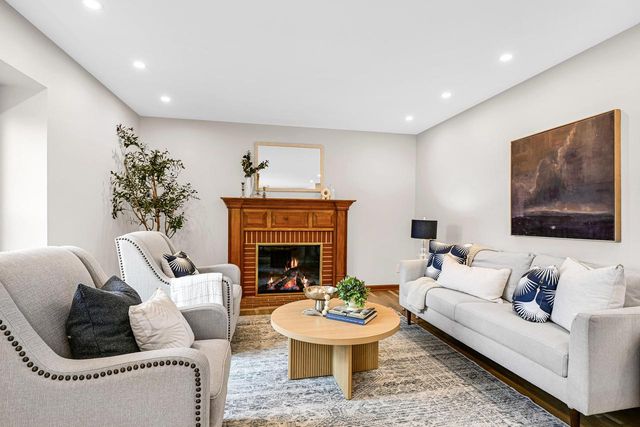 11415 N Lake Shore DRIVE, Mequon, WI 53092
