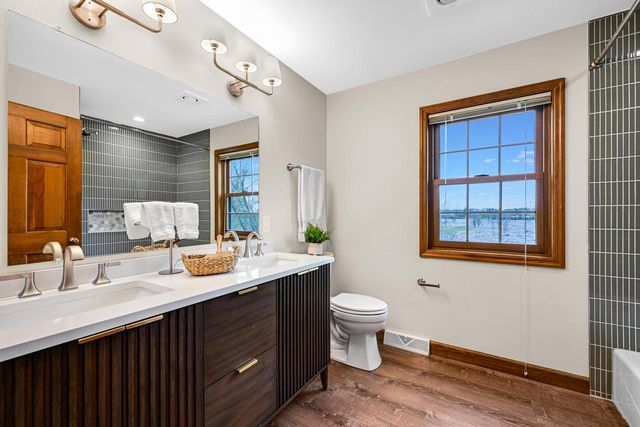 11415 N Lake Shore DRIVE, Mequon, WI 53092