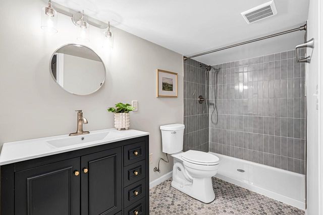 11415 N Lake Shore DRIVE, Mequon, WI 53092