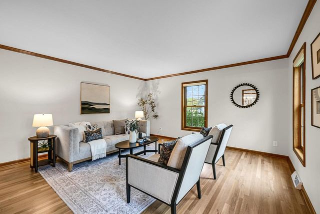 11415 N Lake Shore DRIVE, Mequon, WI 53092