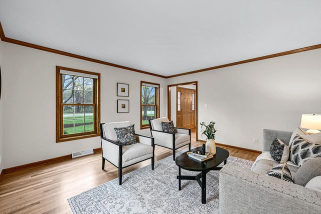 11415 N Lake Shore DRIVE, Mequon, WI 53092