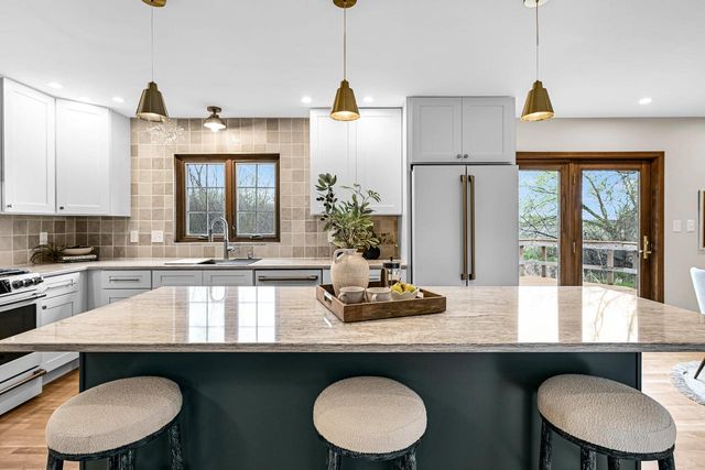 11415 N Lake Shore DRIVE, Mequon, WI 53092