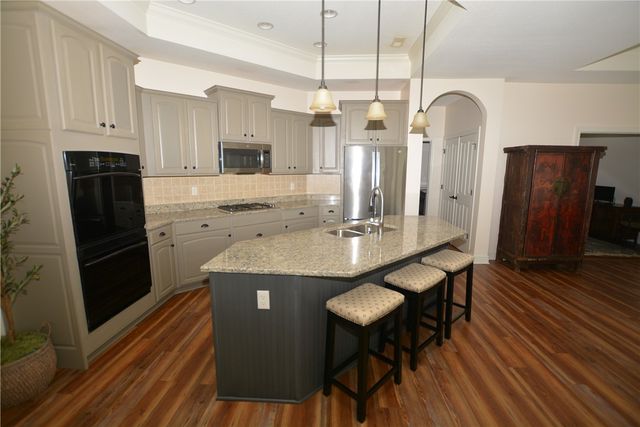 142 Cobblestone Dr, Ohio Twp, PA 15237