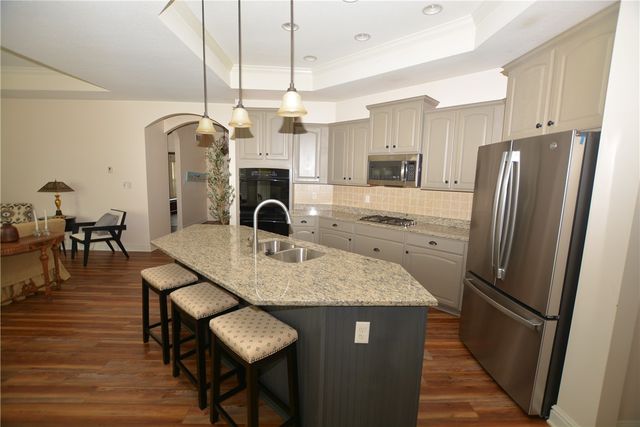 142 Cobblestone Dr, Ohio Twp, PA 15237