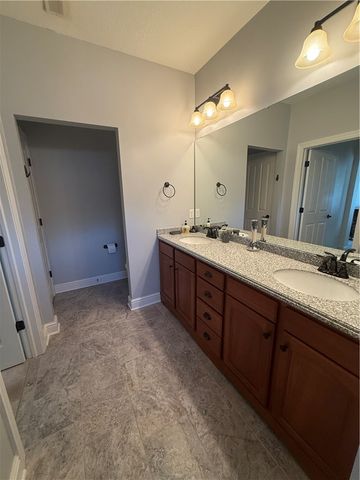 142 Cobblestone Dr, Ohio Twp, PA 15237