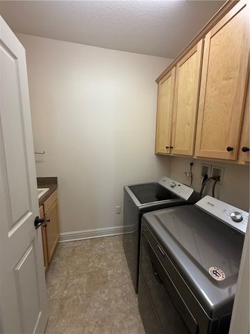142 Cobblestone Dr, Ohio Twp, PA 15237