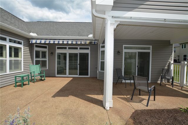 142 Cobblestone Dr, Ohio Twp, PA 15237