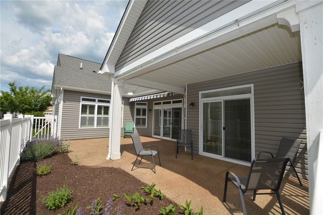 142 Cobblestone Dr, Ohio Twp, PA 15237