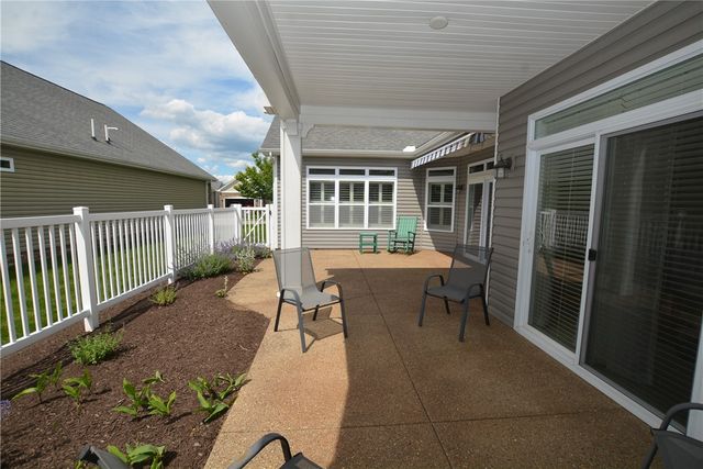 142 Cobblestone Dr, Ohio Twp, PA 15237